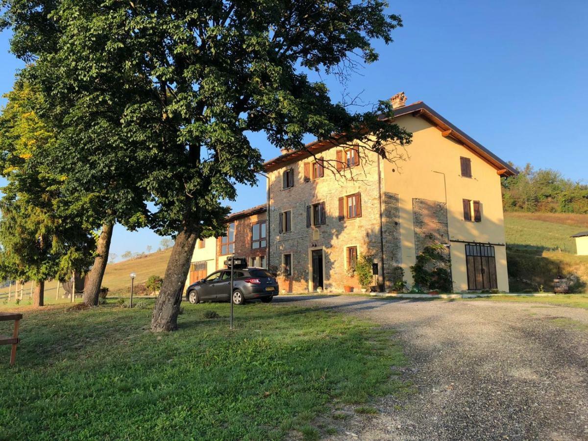 Agriturismo "Veritas" Bed & Wine Casaleggio Boiro エクステリア 写真